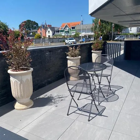 : T2 En De Standing Avec Terrasse Et Parking, A Deux Pas De La Et Des Commerces - Fr-1-349-182 Apartment